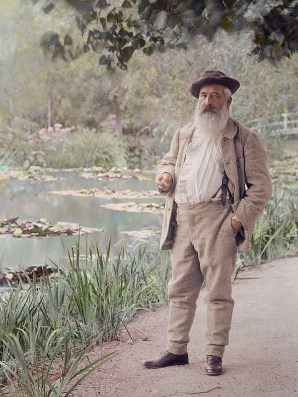 10. Claude Monet, Giverny, Fransa'daki evinin büyük bahçesinde. (1905)