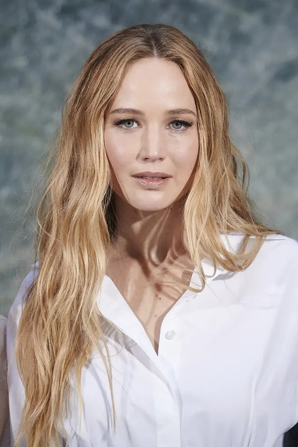 Но пост совсем не об этом, а о том, какое платье надела Дженнифер на премьеру этого фильма