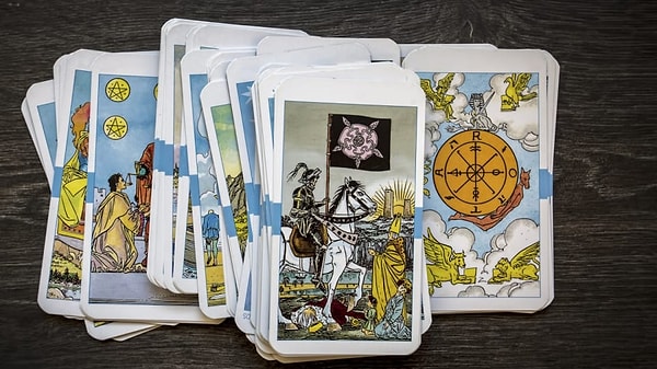 5. Выберите карту Таро: