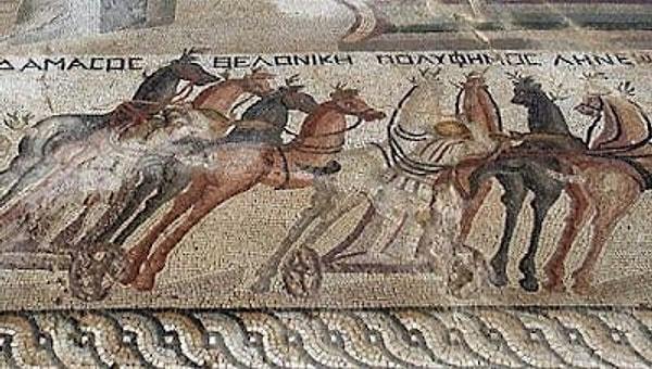 Roma hükümeti ve zengin tüccarlar, at yarışlarına büyük miktarda yatırım yaparak hipodromların inşasını, yarışlar için atların satın alınmasını ve jokeylere yüksek ücretler ödenmesini sağladılar.