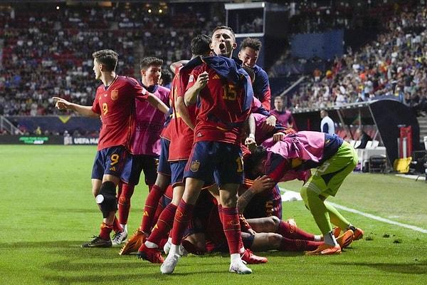 İspanya son dakika golüyle finalde