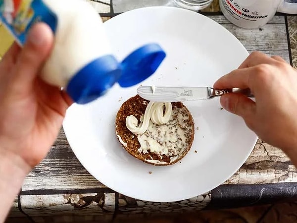 Ancak sadece mayonez yemeyeceğiniz için, çeşniyi protein veya nişasta (yumurtalı sandviçi gibi) birleştirmek bileşimi değiştirir ve daha az güvenli hale getirir.