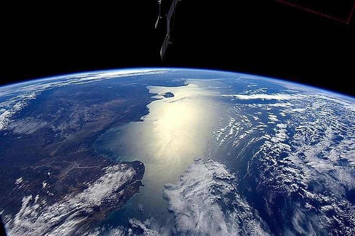 Снимки планеты земля. Земля из космоса. Вид земли из космоса. Снимок земли из космоса. О земле и космосе.
