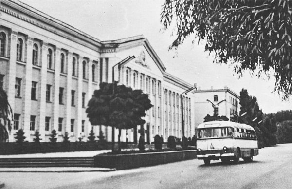 3. Махачкала Дагестанской АССР, главный корпус ДГУ (1960-е годы).