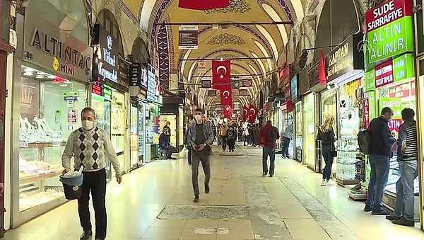 Guardian'ın haberde aktardığı son yorumlara göre ise Kapalıçarşı "tarihinin en kötü sezonunu" yaşıyor.