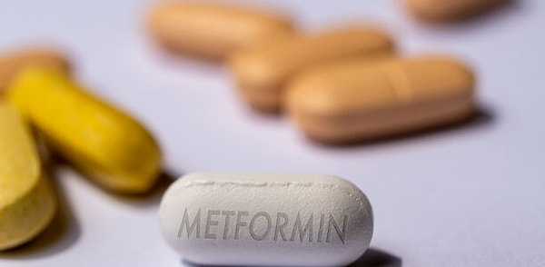 Metformin her ne kadar mucize bir ilaç olarak bilinse de mutlaka bir doktor kontrolünde kullanılması gerekir.