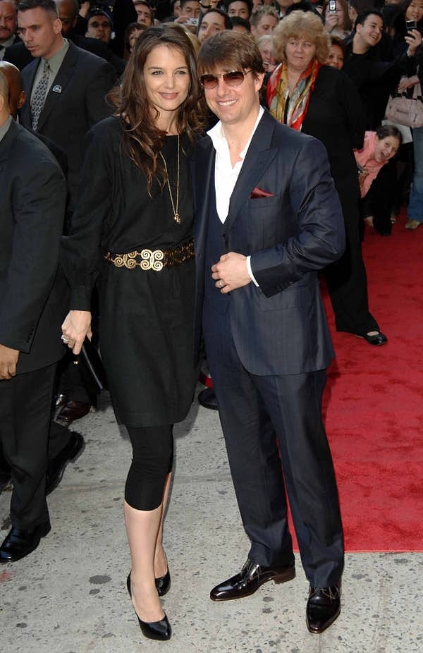 Еще когда Том Круз и Кэти Холмс были парой, он купил ей целый самолет.