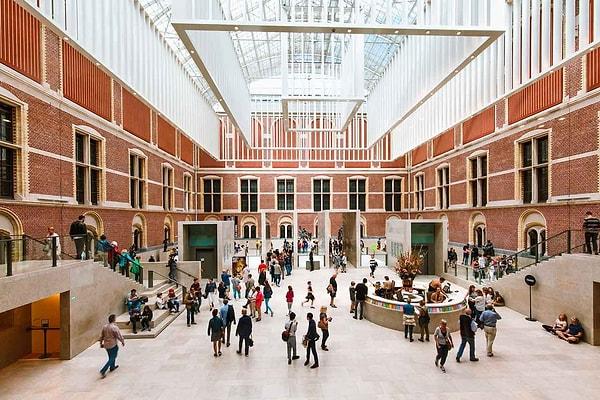 16. Rijksmuseum genellikle haftanın her günü ziyarete açıktır. Ancak, ziyaret günleri ve saatleri değişiklik gösterebileceğinden, en güncel bilgiler için Rijksmuseum'un resmi web sitesini kontrol etmek veya doğrudan iletişime geçmek her zaman en iyisidir.