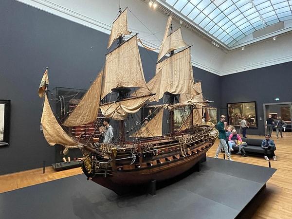 13. Rijksmuseum'un gemi modelleri koleksiyonu aracılığıyla Hollanda'nın denizcilik tarihini keşfedin.
