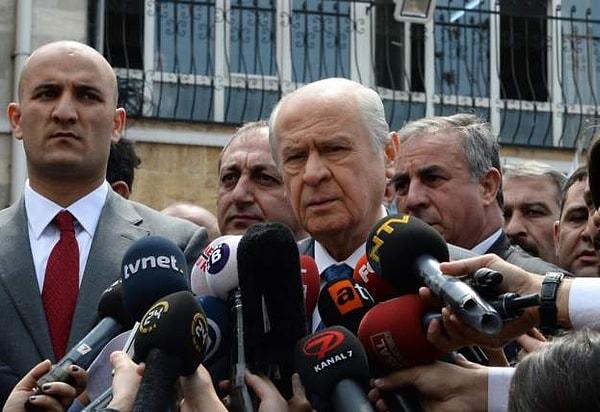 Çıkışta gazetecilerin sorularını yanıtlayan Bahçeli ayrıca Anayasa Mahkemesi’nin HDP’ye ödenen Hazine yardımına bloke konulması talebinde karar verilmesine yer olmadığına hükmetmesine tepki gösterdi.