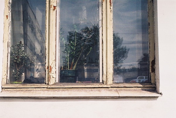 1. Заклеить окна скотчем