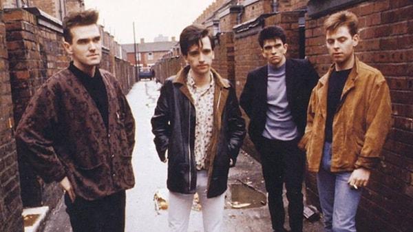 The Smiths, kısa süreli bir grup olmasına rağmen, müzik dünyasında kalıcı bir iz bırakan ve alternatif rock sahnesinin unutulmaz isimlerinden biri haline geldi.