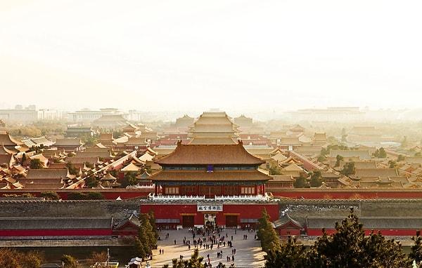 Çin Ulusal Müzesi, geniş bir koleksiyona sahip olup binlerce sanat eserini ziyaretçilerle buluşturur.