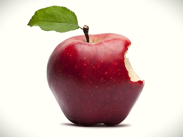 2011 yılında firmanın 100. yılı şerefine tasarlanan logonun Apple'ın elma logosuna benzemesi nedeniyle şirketin avukatları doğruca mahkemeye koştu.