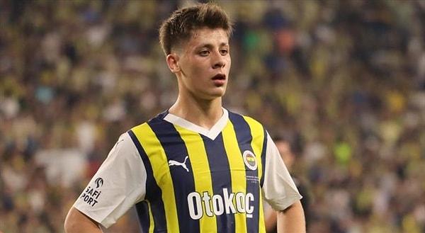 Milli takımda efsaneleşen genç oyuncu Fenerbahçe formasıyla sergilediği performans ile dünya devlerini peşine takmış durumda