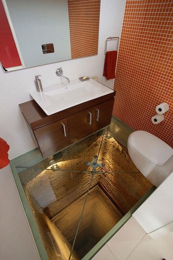 2. Terk edilmiş 15 katlı asansör şaftının üstünde banyo yapma fikri kulağa nasıl geliyor?