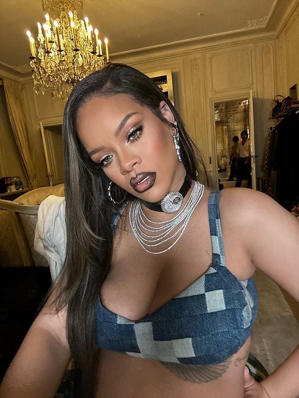 Geceye dair paylaşılan görseller ise binlerce beğeni ve yorum alırken birçok kullanıcı Rihanna'nın doğumun yaklaştığı tahmininde bulundu.