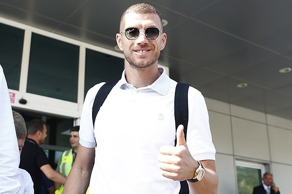 Fenerbahçe'nin transfer listesinin zirvesinde yer alan dünyaca ünlü golcü Edin Dzeko, İstanbul'a geldi.