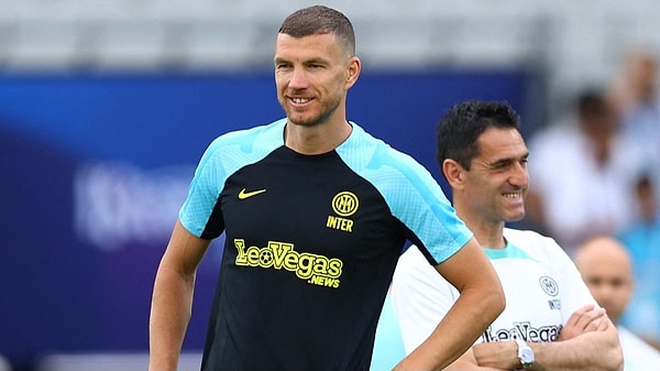 Edin Dzeko'nun sağlık kontrolünden geçtikten sonra 2 yıllık sözleşmeyi imzalayacağı kaydedildi.