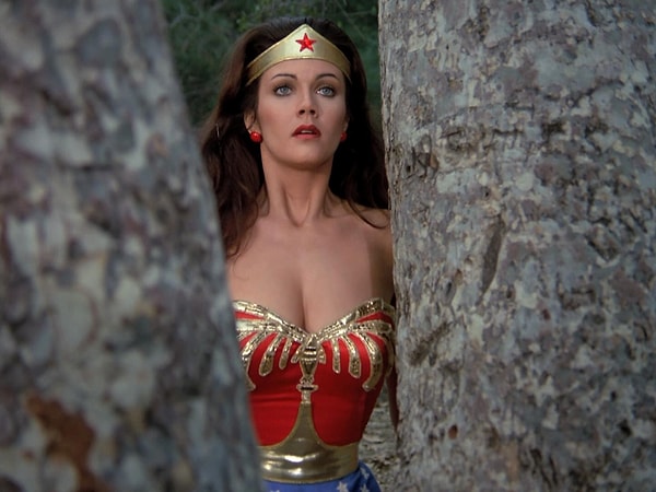 Но затем Картер позвонил ее менеджер и сказал, что Джоанну Кэссиди не утвердили на роль Чудо-женщины, и что теперь Линда будет играть Диану Принс