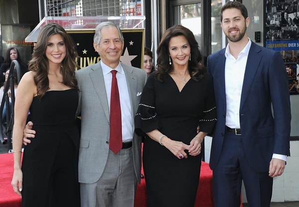 Картер была замужем дважды, и у нее двое детей — Джессика и Джеймс Альтман