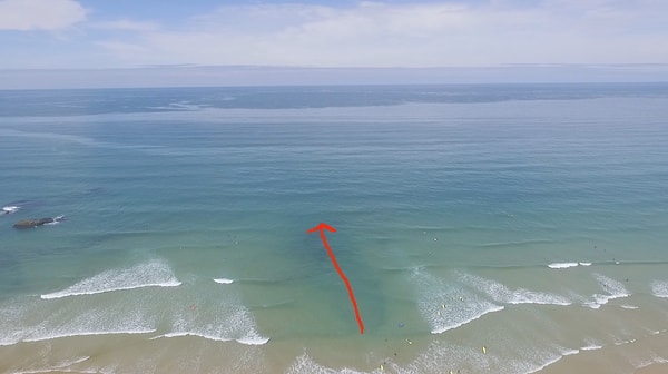 Если вы все-таки оказались в море во время отбойного течения, главное — сохранять спокойствие