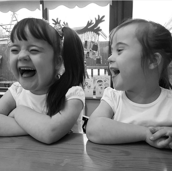 Любящие родители даже создали организацию от имени своих дочерей