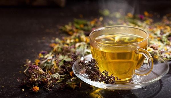 Rahatlatıcı bitki çayları için: Nane, papatya, rezene veya zencefil gibi bitki çayları sindirimi rahatlatabilir. Yemekten sonra bir fincan bitki çayı içmek, mide ekşimesini ve şişkinliği azaltabilir.