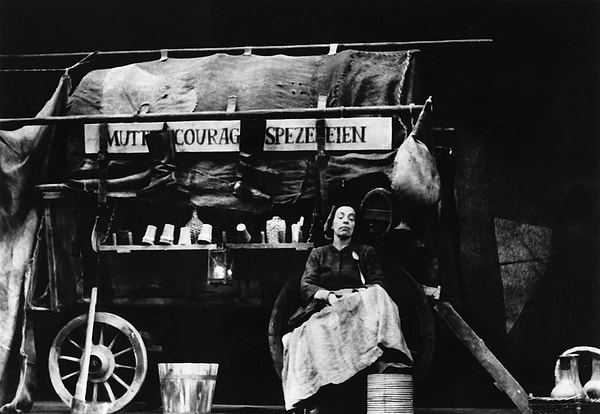 3. События какой войны описывает немецкий драматург Бертольд Брехт в пьесе «Мамаша Кураж и её дети»?