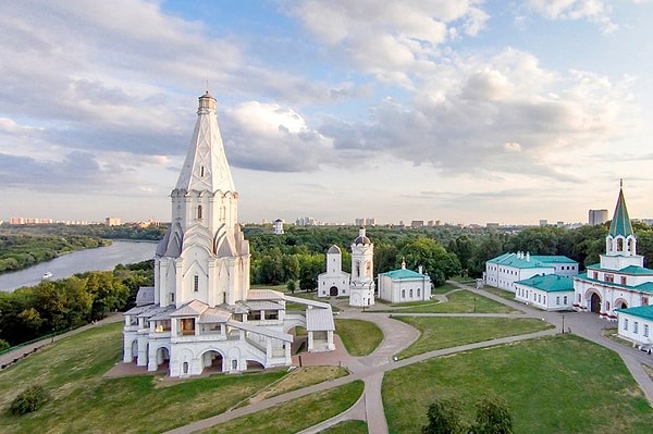 5. Какая церковь была возведена по случаю рождения Ивана Грозного, сына Василия III?