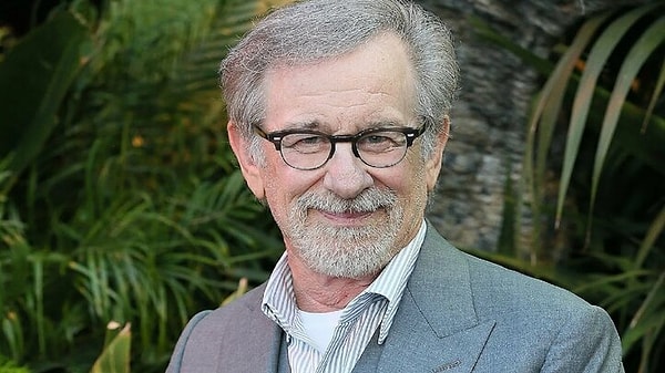 9. Стенли Кубрик не успел закончить съемки фильма «Искусственный разум», и тогда его вдова обратилась к этому кинорежиссеру, который сильно переделал сценарий. Кто этот режиссер?