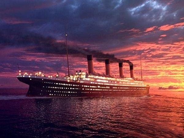 Titanic ile bugünkü cruise gemilerini karşılaştırmak için bazı temel farklılıkları dikkate alabiliriz: