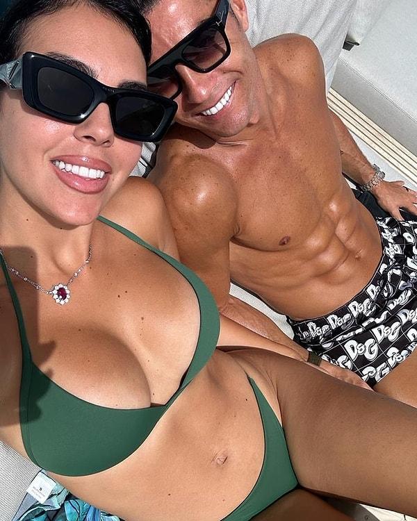 Cristiano Ronaldo ve Georgina Rodríguez güneşin tadını çıkarıyor.