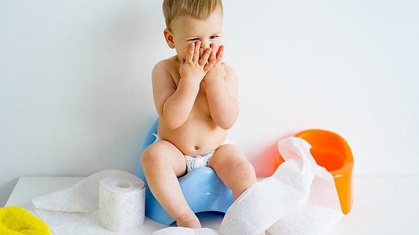 Bebeklerde idrar yolu enfeksiyonunun birçok belirtisi var. Bu belirtiler şöyle: 👇