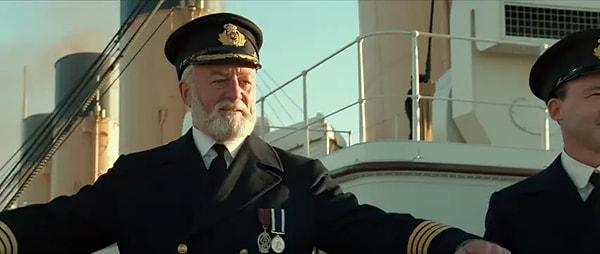Tıpkı filmde geminin önündeki buzdağı konusunda uyarılmasına rağmen geminin batmayacağı konusunda emin olan kaptan gibi...