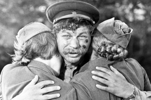 4. Кто сыграл главную роль в картине «А зори здесь тихие»?