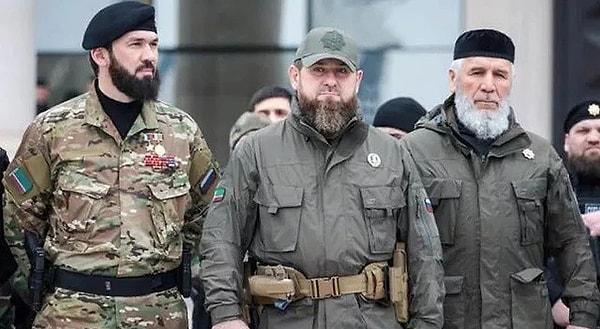 Rusya’nın kontrolünde olan ve Ukrayna’da savaşan Çeçen Kadirov’un birlikleri de Putin’e destek vererek Rostov’u geri almak için yola çıktıklarını açıkladı.