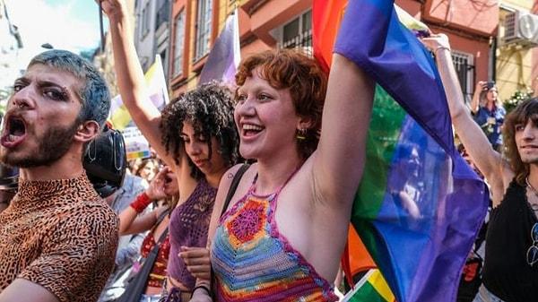 İstanbul LGBTİ+ Komitesi, bugün saat 15:00'de Taksim’de toplanmak için çağrı yapmıştı.