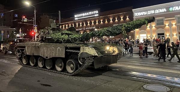 Atılan geri adımın ardından Rusya'nın Güney Askeri Bölgesi karargahı çevresindeki durumun sakinleştiği, trafiğin yeniden normale döndüğü kaydedildi.