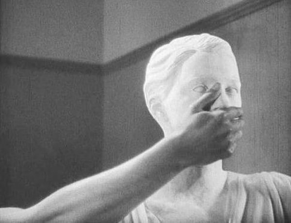 10. Знаете ли вы, что у людей есть фобия страха перед своими идеями и мнением? Эта фобия называется «аллодоксафобия».