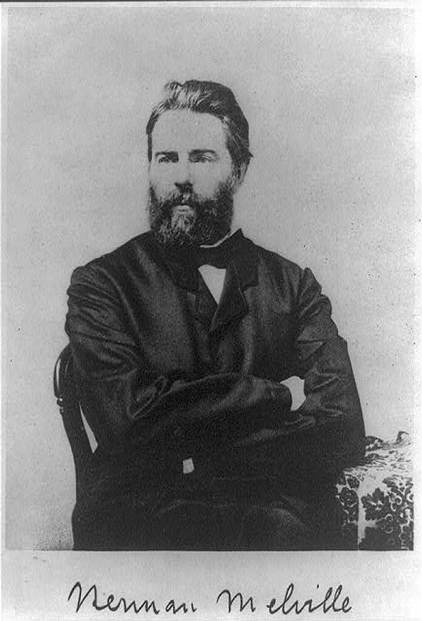 Eserleri beklediği ilgiyi görmediği için edebiyatı bir süreliğine bırakıp gümrükte müfettiş olarak çalışan Melville, 1891'de 72 yaşında kalp krizi sonucu hayatını kaybetti.