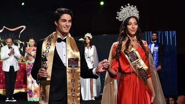 1999 İstanbul doğum olan Enes Koçak, 2022 Miss&Mr Model yarışmasında birinci olmuş.
