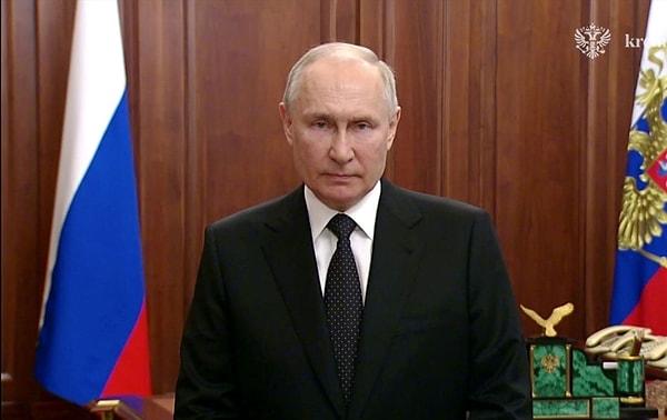 Kameralar karşısına geçerek ulusa sesleniş yapan Rusya Devlet Başkanı Putin ise bu durumun bir darbe olduğunu açıklamıştı.