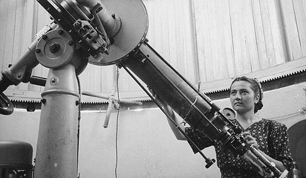 Cecilia Payne, ilk kez herhangi bir yıldızın yüzey sıcaklığının tayfından nasıl "okunacağını" göstermişti.