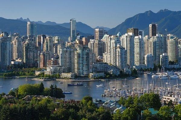 Boş ev sorununa karşı Kanada’nın Vancouver kentinde, 2017 yılında alınan bir kararla, 6 aydan fazla boş kalan ve özel bir gerekçe sunulmayan evlerin, yıllık yüzde 1 sonrasında yüzde 3’e yükseltilerek vergi ödeme zorunluluğu bulunuyor. Uygulama eyaletteki boş ev sayısını 3 yılda 2200’den 1600’e düşürüyor.