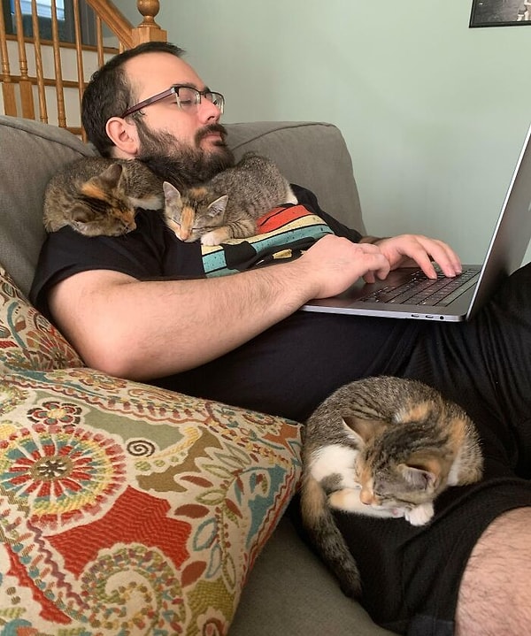 20. «Меня взяли в заложники. Высылайте помощь»