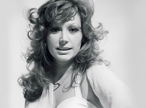 2. Правда ли, что Алла Пугачёва в начале своей карьеры скрывалась под псевдонимом Борис Горбонос?