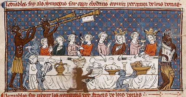 5. Правда ли, что за столом стояло блюдо для... плевков?!