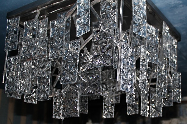 10. Сколько советский человек должен был заплатить за хрустальную люстру в конце 70-ых — начале 80-ых годов?