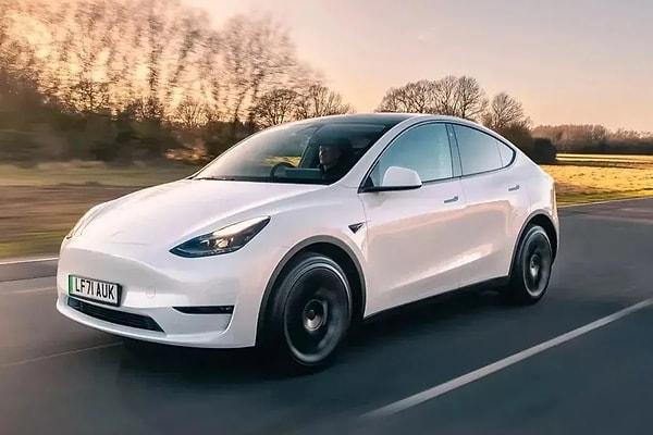 Geçtiğimiz aylarda Türkiye'de satışa çıkan yeni elektrikli otomobil Tesla Model Y, tekrardan zamlanarak 5. fiyat artışını yaşadı.